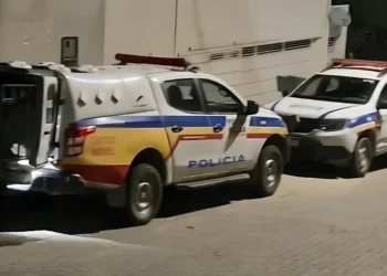 PM apreende drogas e arma em Valadares