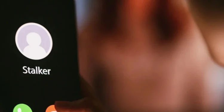 Foragido por stalking é preso em Valadares