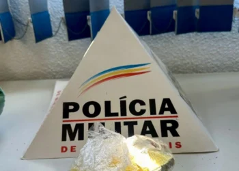 Indivíduo foge da PM e dispensa droga durante fuga em Alpercata MG
