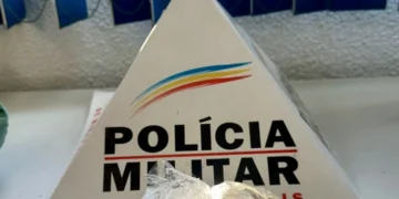 Indivíduo foge da PM e dispensa droga durante fuga em Alpercata MG