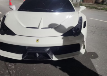 Ferrari é apreendida em Valadares e motorista desafia PM: “Quem é você pra rebocar meu carro?”