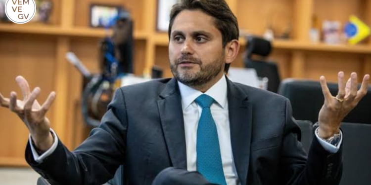 Juscelino Filho deixa ministério após denúncia da PGR por desvio de emendas