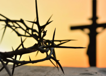 Juventude católica participa de Caminhada Penitencial em Valadares na Sexta-feira da Paixão