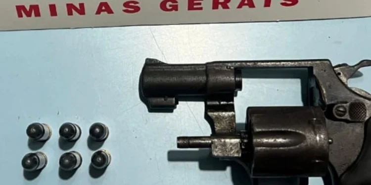 Homem é preso por porte ilegal de arma de fogo, em Aimorés MG