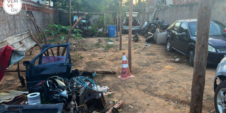 Pai e filho são presos em desmanche de veículos em Governador Valadares