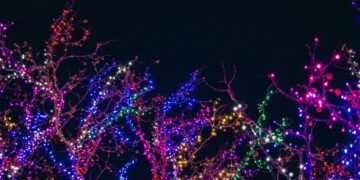 Vandalismo atinge decoração do Natal Iluminado em Valadares