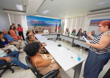 Programa Morar Legal entrega escrituras a 25 famílias em Valadares