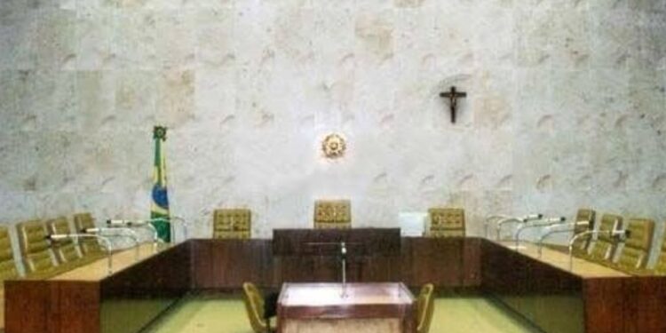 STF decide manter símbolos religiosos em órgãos públicos