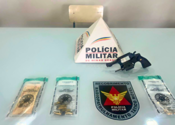 Homem com mandado de prisão é preso por tráfico, no bairro Palmeiras em Valadares