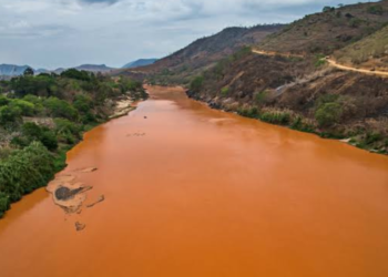 Indenização de R$ 35 mil exige desistência de ação na Inglaterra, diz Samarco