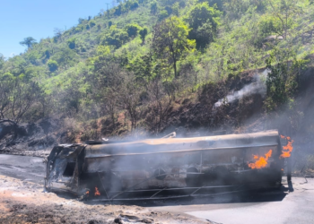 Caminhão de combustível explode em Virgolândia, MG; motorista morre carbonizado