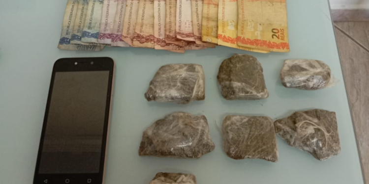 Homem é preso escondendo drogas às margens do Rio Doce em Valadares