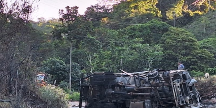 LMG-744 continua interditada após acidente que deixou um morto, em Virgolândia ( MG )