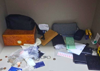 Ladrão rouba armas, joias e 22 mil dólares em casa, no Sítio das Flores, em Valadares