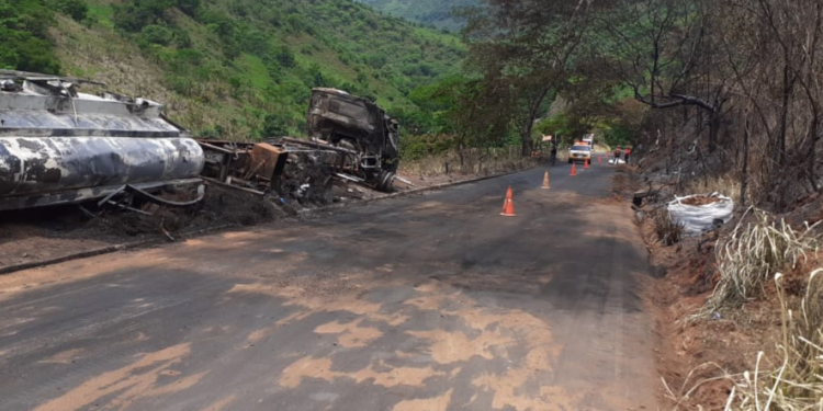 Rodovia LMG-744 é liberada após explosão de caminhão-tanque em Virgolândia MG