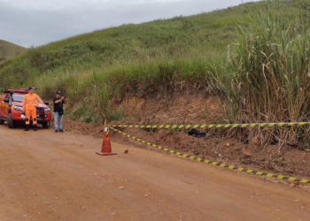 Corpo de mulher em chamas é encontrado às margens de estrada em Valadares