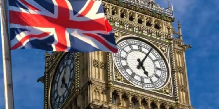 Mais de 600: Itamaraty diz que brasileiros deportados da Inglaterra tomaram decisão voluntária