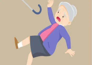 Idosa é atropelada por ônibus, em Valadares.