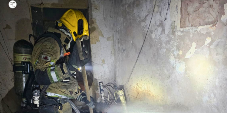 Homem agride companheira e incendeia casa em Valadares