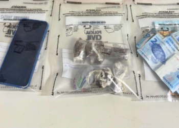 Homem é pego vendendo drogas em beco do bairro Turmalina, em Valadares