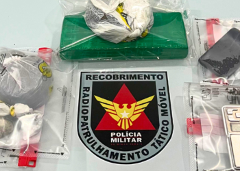 Mulher é presa por tráfico de drogas no bairro Santa Helena, em Valadares