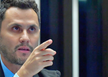 Cleitinho pede desculpas a Bolsonaro após dizer que já ‘pagou’ gratidão