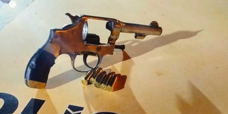 Homem é preso por posse ilegal de arma em Santa Maria do Suaçuí MG
