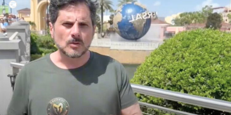 Senador Marcos do Val recebe tornozeleira eletrônica ao retornar dos EUA