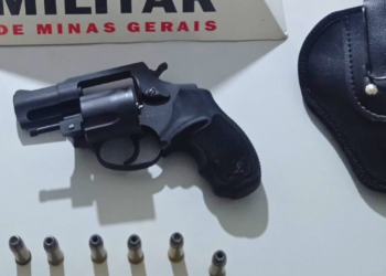 Homem é preso com revólver carregado em bar de Divinolândia de Minas