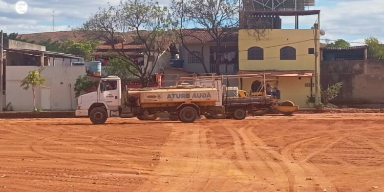 Praças de três bairros passam por revitalização em Valadares