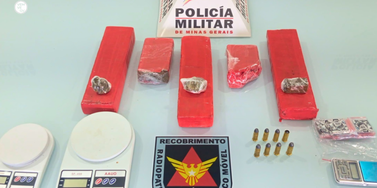 PM apreende drogas e munições em Governador Valadares