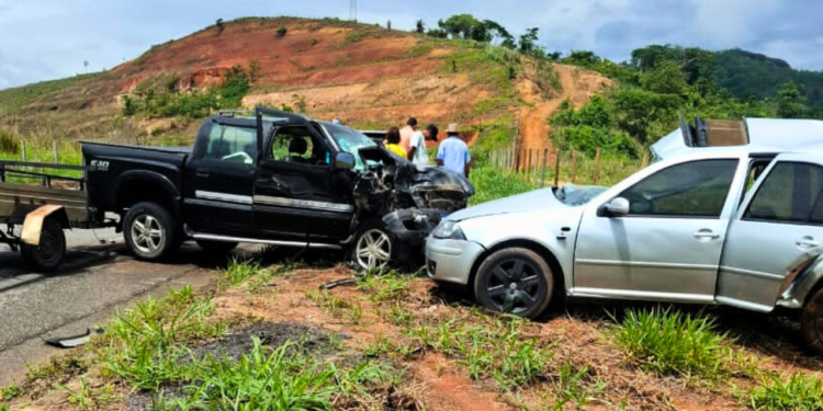Tragédia na MGC-418 mata policial militar e duas crianças de Valadares