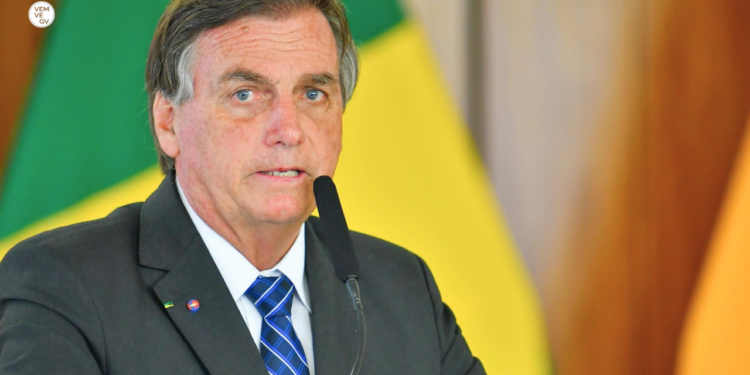 Moraes decreta prisão de Jair Bolsonaro