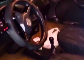 Carro desce barranco e vai parar às margens do Rio Doce no Centro de Valadares