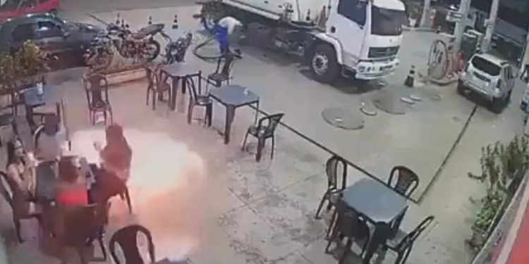 Homem causa princípio de incêndio ao acender cigarro em posto de combustível no MA