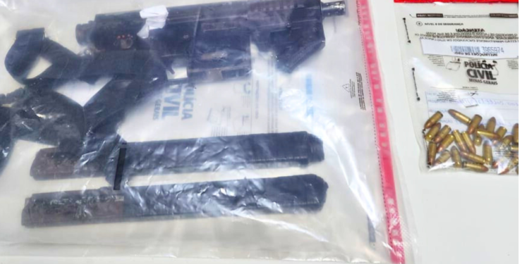 PM apreende submetralhadora pronta para uso no Turmalina, em Valadares