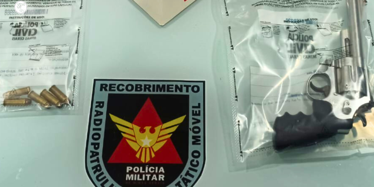 PM apreende arma e prende dois suspeitos no Atalaia, em Valadares