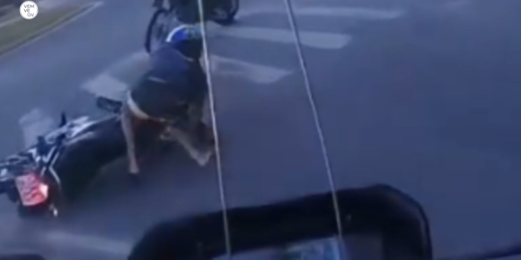 Motociclista foge de blitz, e é preso em Valadares