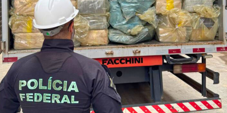 Polícia Federal incinera cerca de 7,8 toneladas de drogas em Minas Gerais