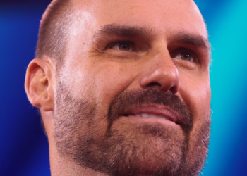 Eduardo Bolsonaro ameaça colegas da direita por anistia que deixaria pai fora