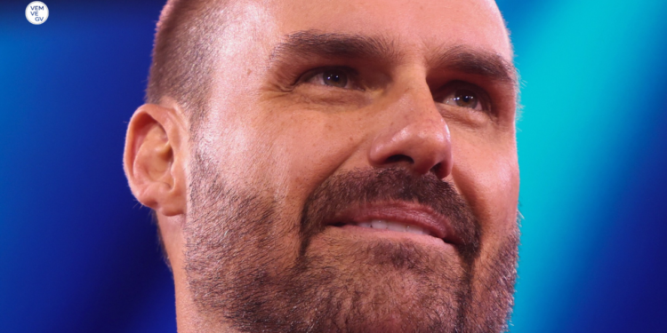 Eduardo Bolsonaro ameaça colegas da direita por anistia que deixaria pai fora