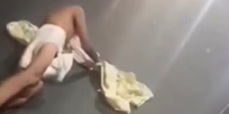 Paciente salta de ambulância em movimento durante transferência no Rio