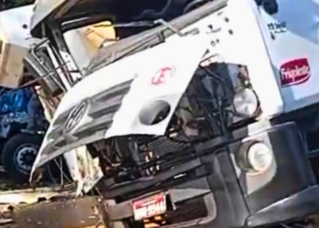 Colisão entre caminhões deixa três feridos na BR-381 em Governador Valadares