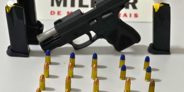 PM apreende pistola e munições após denúncia de violência doméstica em Divino das Laranjeiras