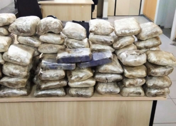 Casal é preso com 68 barras de Haxixe e 3 barras de pasta base de cocaína, em GV