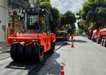Operação Asfalta Tudo avança com recapeamento de vias em Valadares