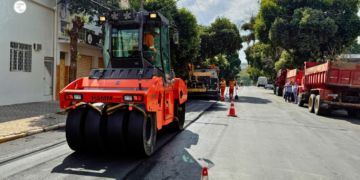 Operação Asfalta Tudo avança com recapeamento de vias em Valadares