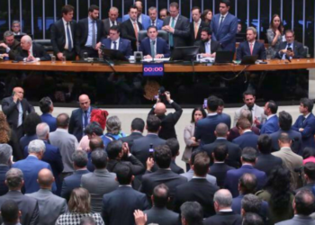 Texto que pode reduzir pena de Bolsonaro é aprovado na Câmara