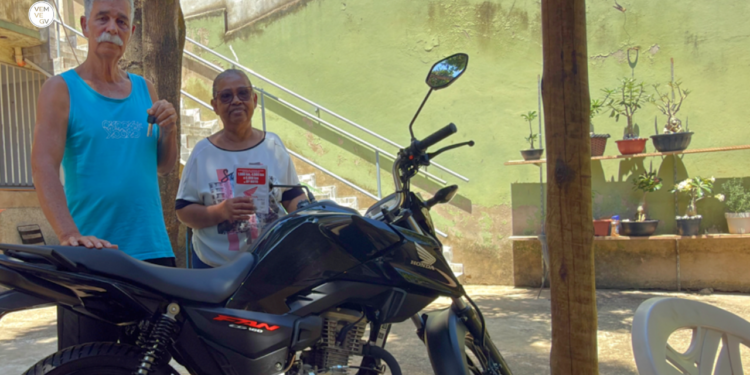 Aposentado ganha moto 0 km ao manter tributos em dia em Valadares