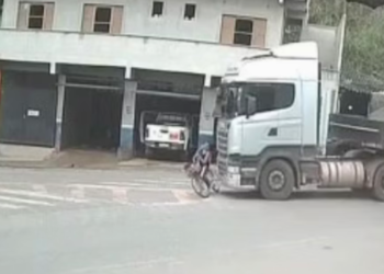 Ex-servidora morre após ser atropelada por carreta em Guanhães MG